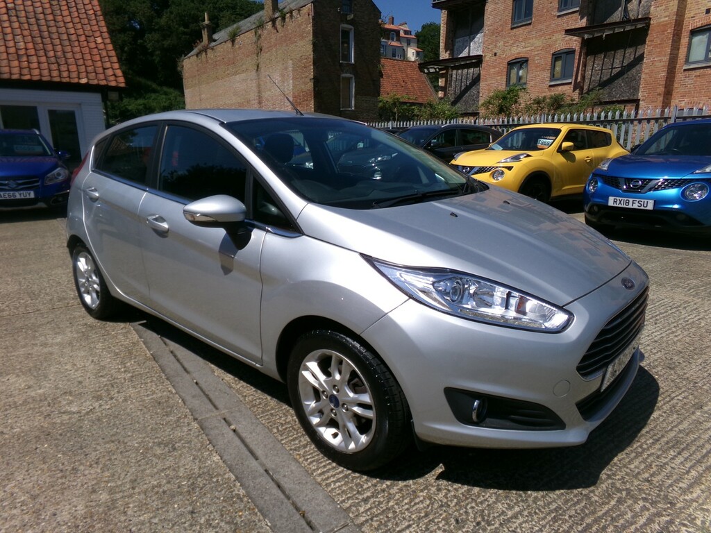 Ford Fiesta Hatchback 1.3 Zetec 2015 BD65VTN Silver #2