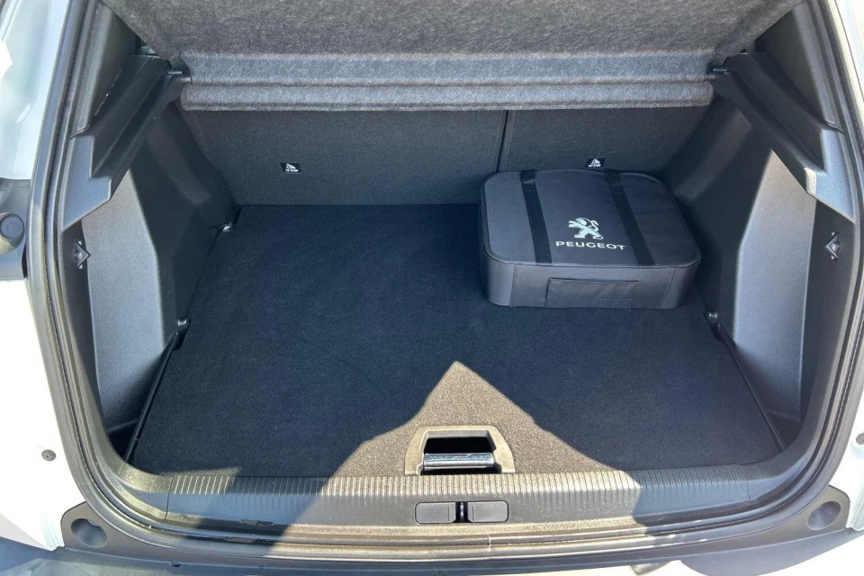 Peugeot e-2008 Active Premium Grey #20