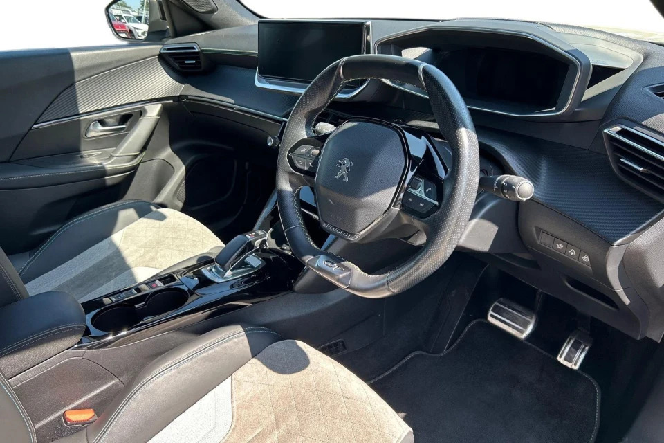 Peugeot e-2008 50Kwh Gt Premium White #6