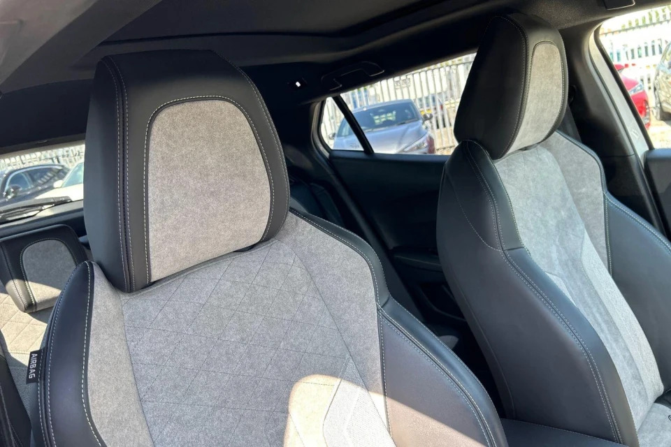 Peugeot e-2008 Active Premium Grey #24