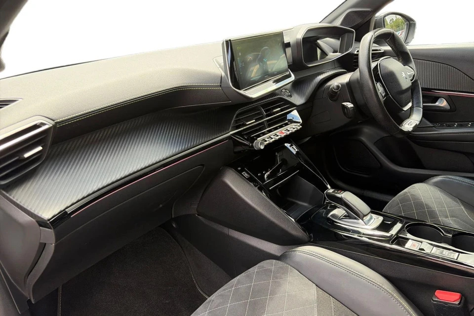 Peugeot e-208 50Kwh Gt Premium White #2