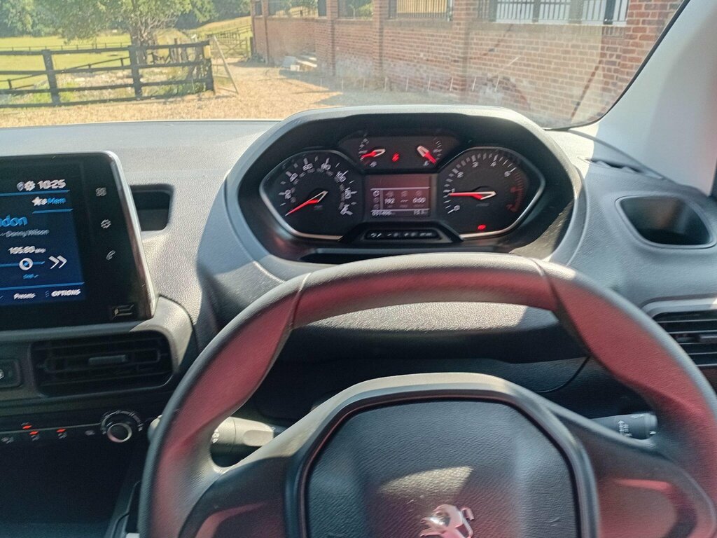 Peugeot Partner Diesel White #24