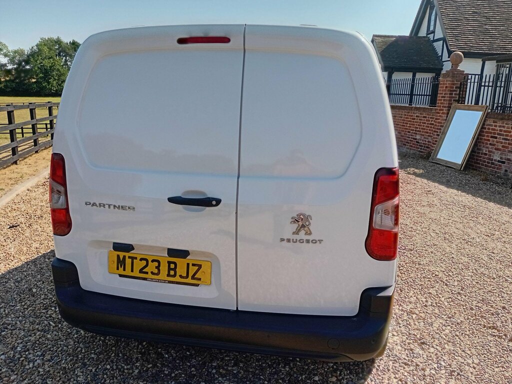 Peugeot Partner Diesel White #8