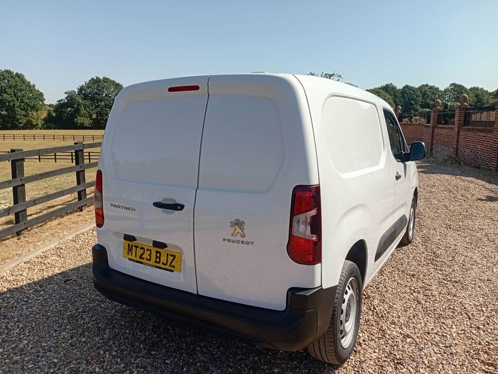 Peugeot Partner Diesel White #7