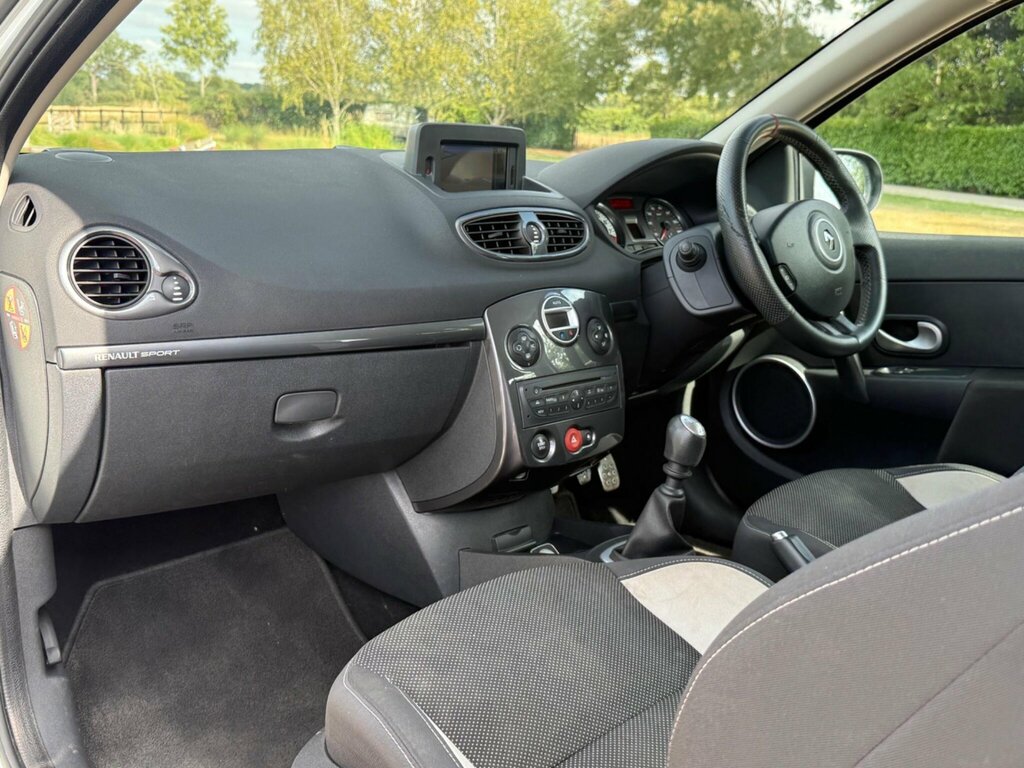 Renault Clio 2.0 Renaultsport Euro 5 LL62VBG White #3