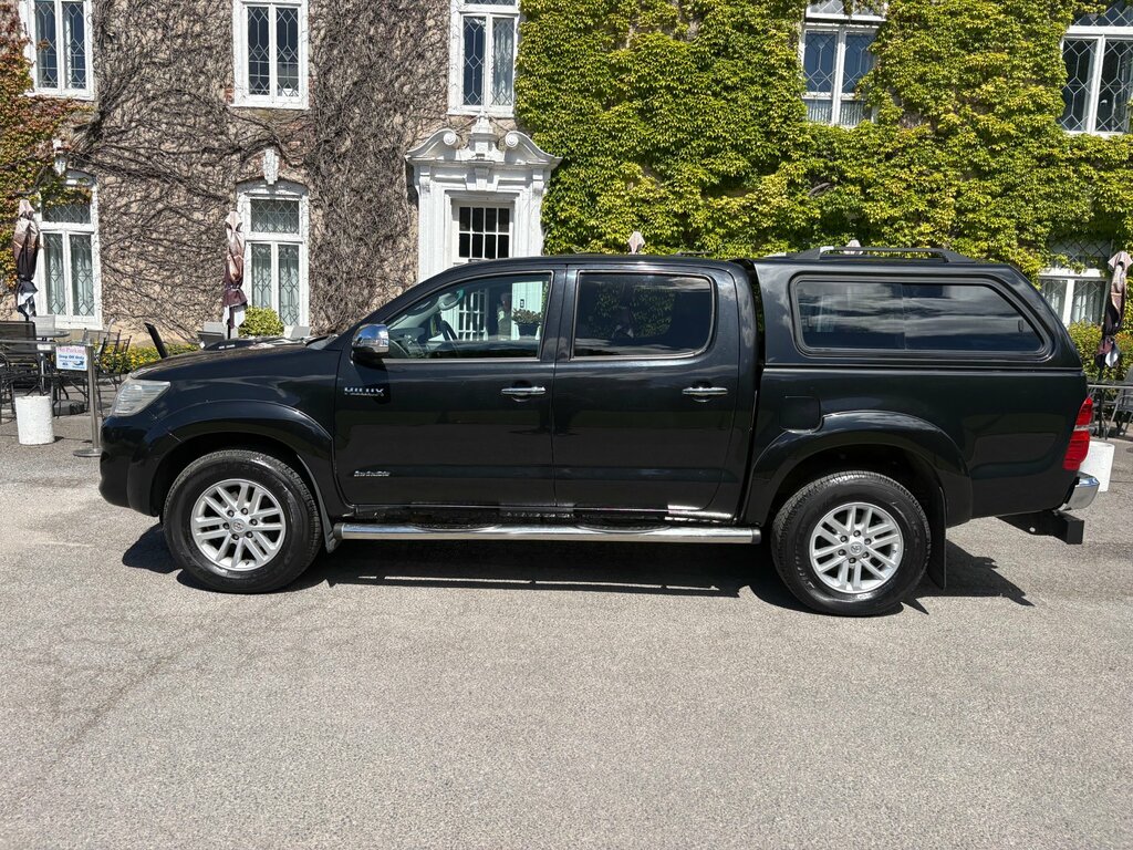 Toyota HILUX 3.0 D-4d Invincible Pickup Double Cab A Black #2