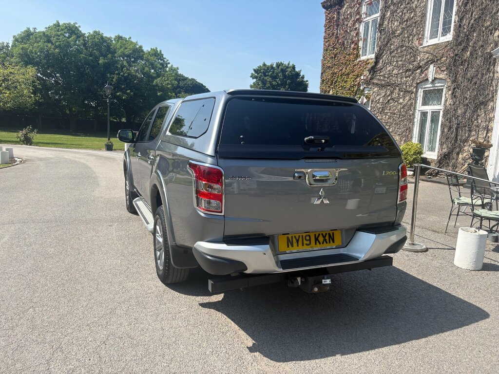 Mitsubishi L200 2.4 Di-d Dc Barbarian Pickup Double Cab Grey #3