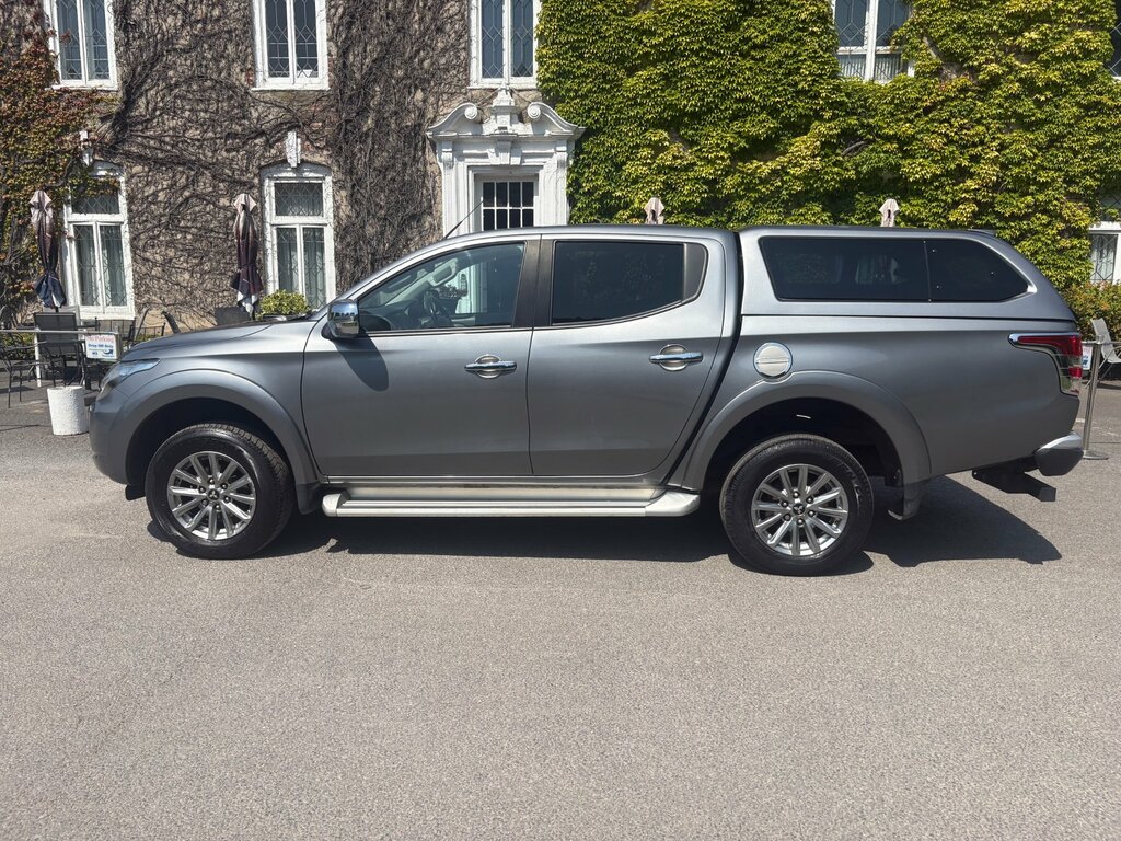Mitsubishi L200 2.4 Di-d Dc Barbarian Pickup Double Cab Grey #2