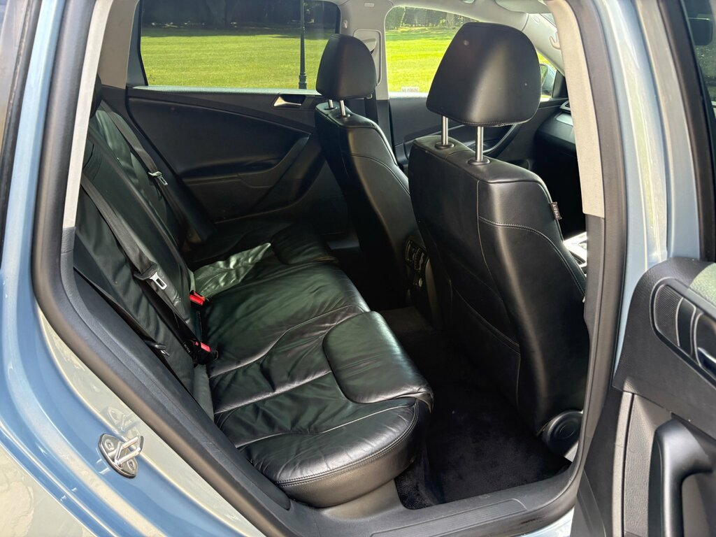 Volkswagen Passat Black #7