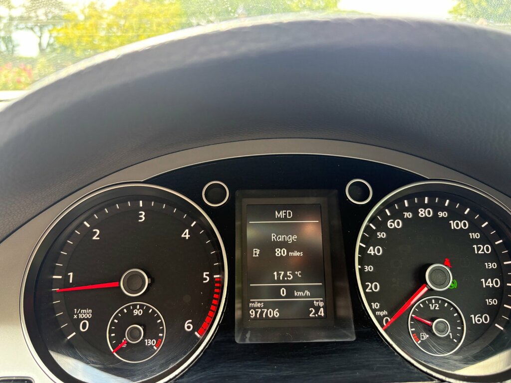 Volkswagen Passat Black #9
