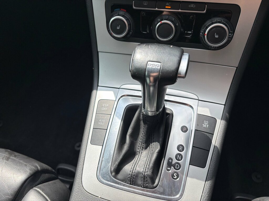 Volkswagen Passat Black #12