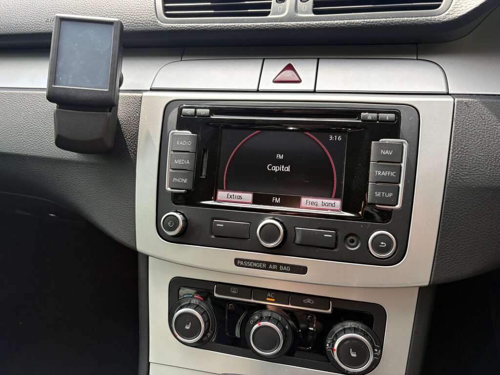Volkswagen Passat Black #11