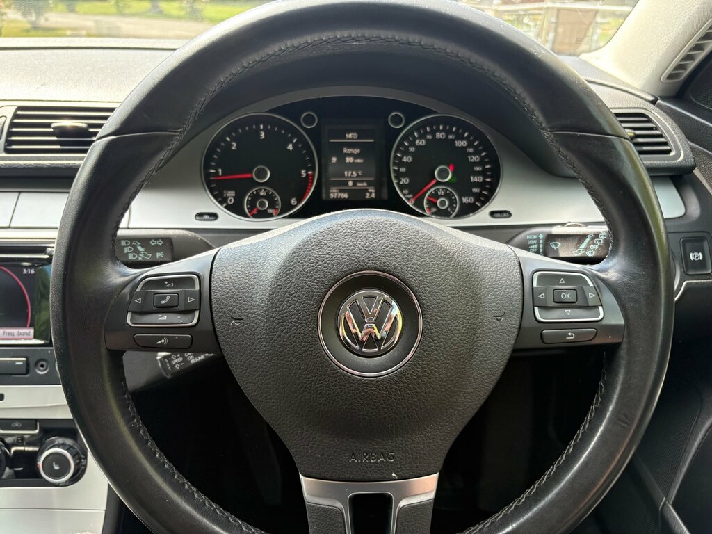 Volkswagen Passat Black #10