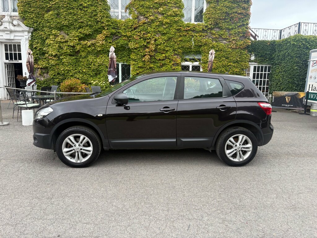 Nissan Qashqai 1.6 Acenta Suv 2Wd Euro 5 Ss Black #2