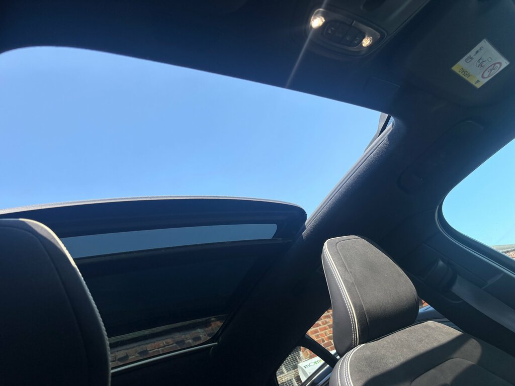 Volvo XC40 Momentum White #15