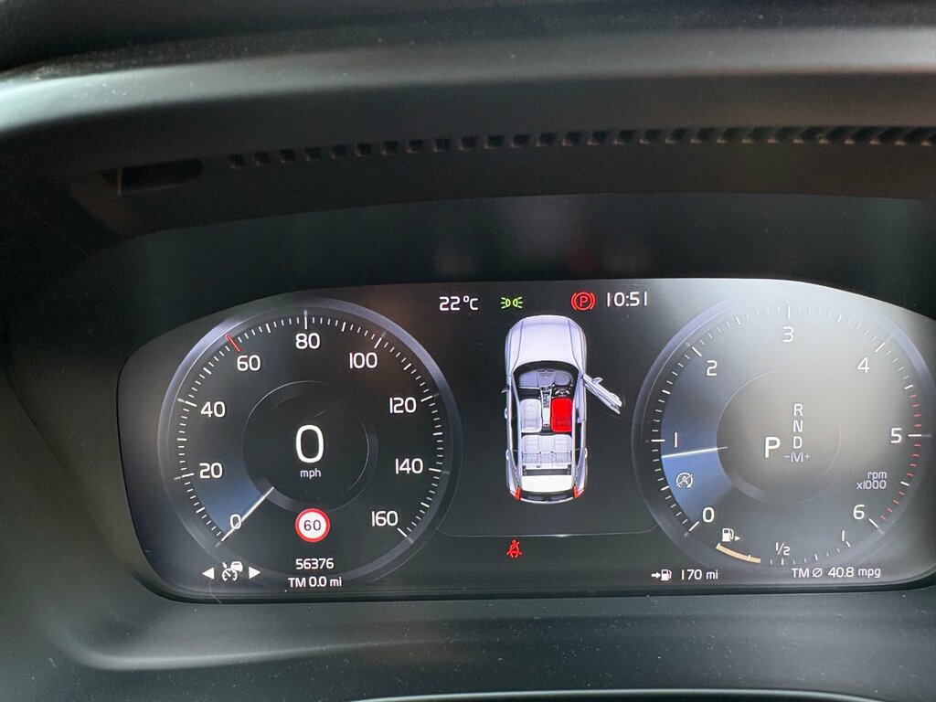 Volvo XC40 Momentum White #10