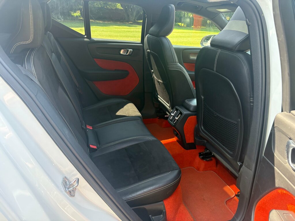 Volvo XC40 Momentum White #7