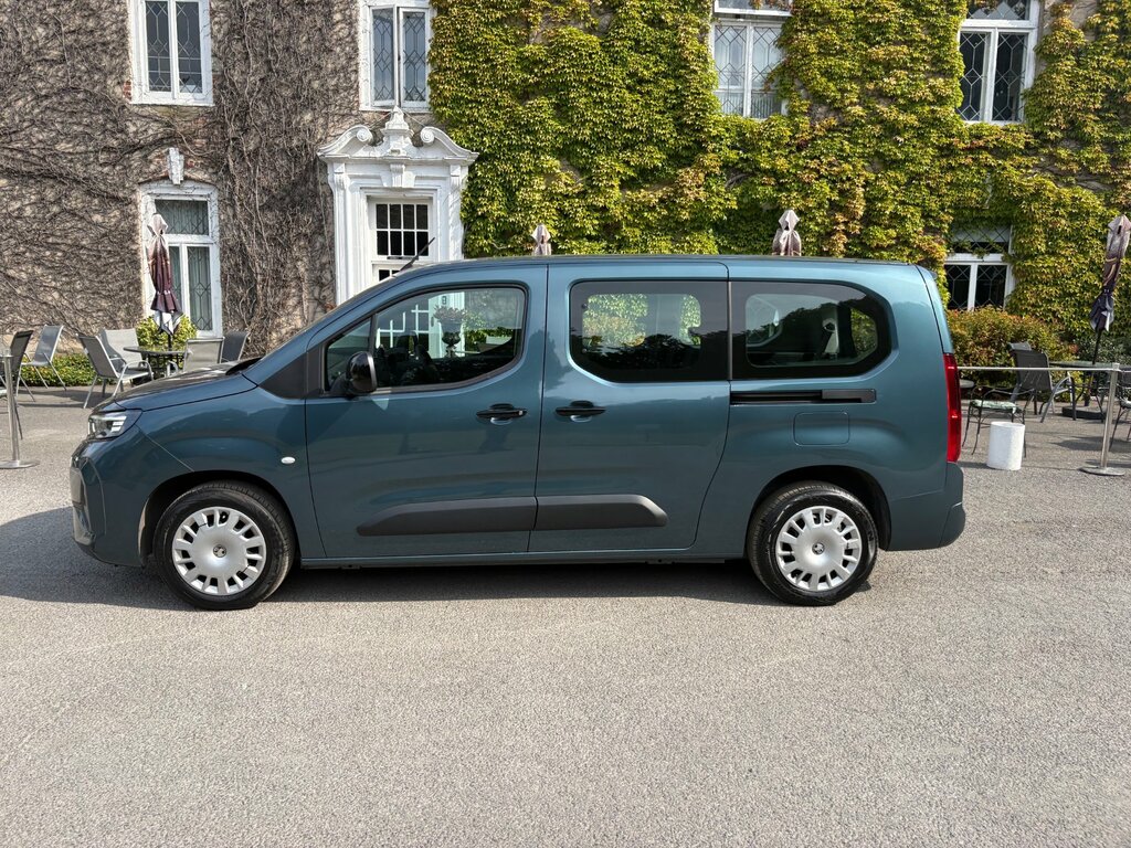 Vauxhall Combo-e Life 52Kwh Design XL Mpv 11Kw Charge Blue #2