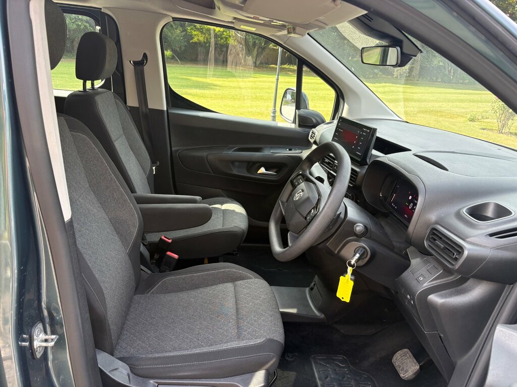 Vauxhall Combo-e Life 52Kwh Design XL Mpv 11Kw Charge Blue #6