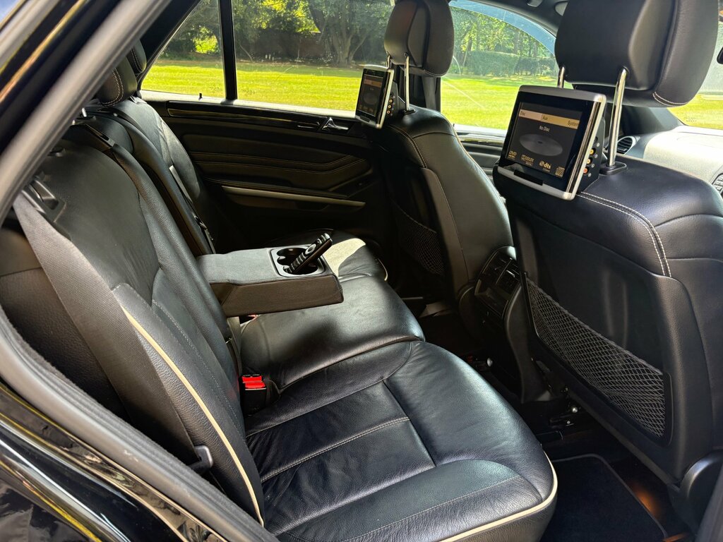 Mercedes-Benz M Class Grand Black #7