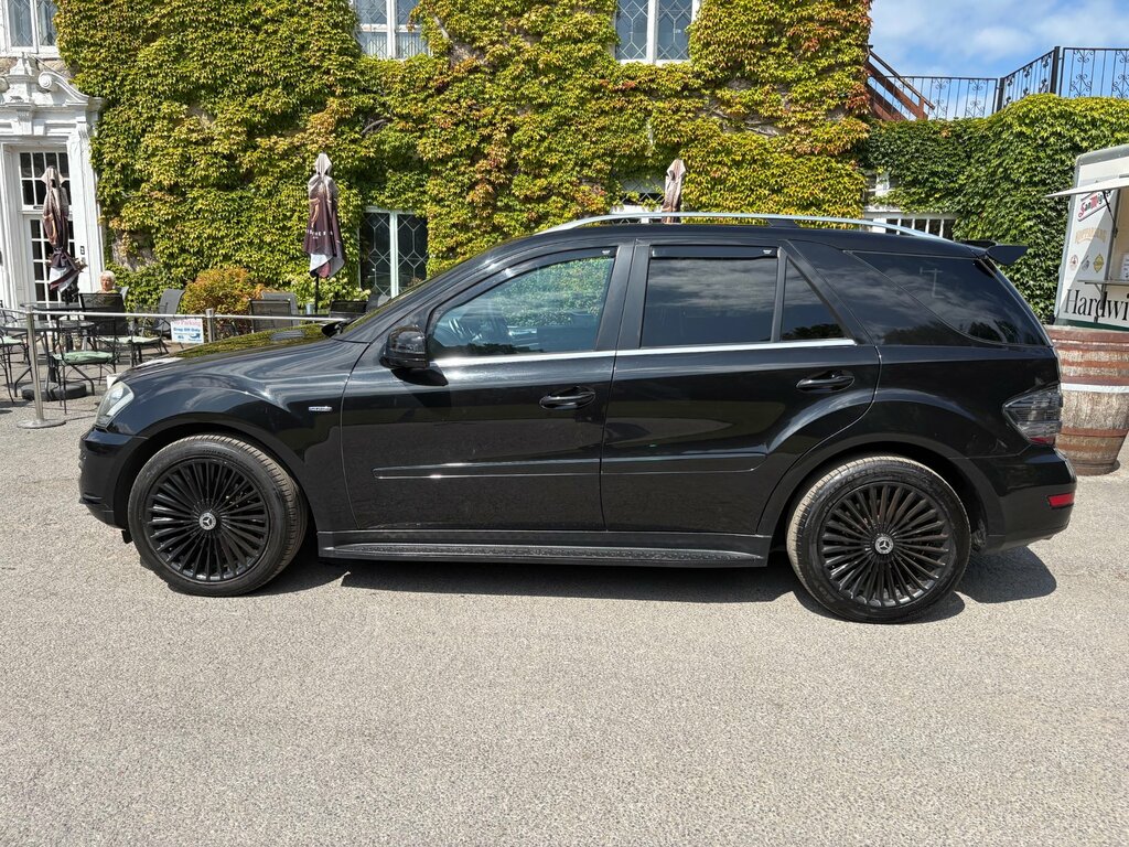 Mercedes-Benz M Class 3.0 Ml350 Cdi V6 Blueefficiency Grand Edition Rea Black #2