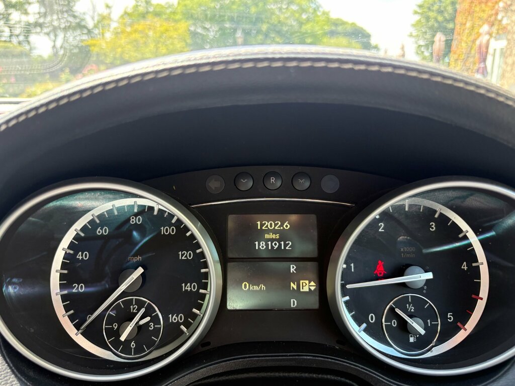Mercedes-Benz M Class Grand Black #10