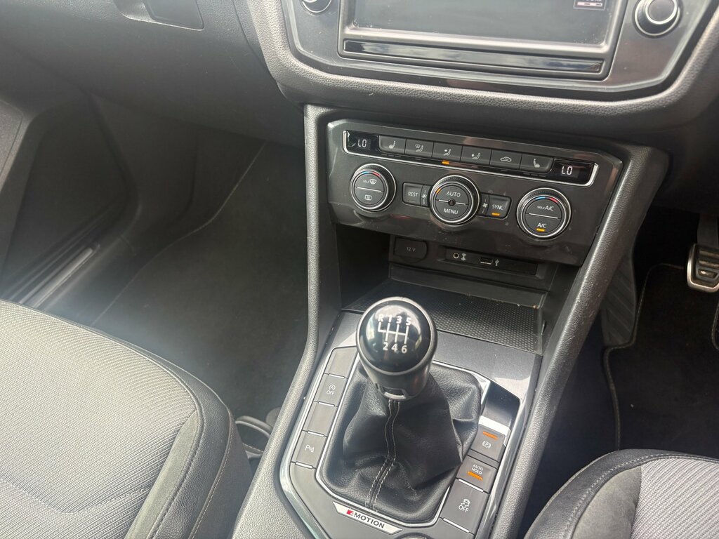 Volkswagen Tiguan 2.0 Tdi Bluemotion Tech Black #11