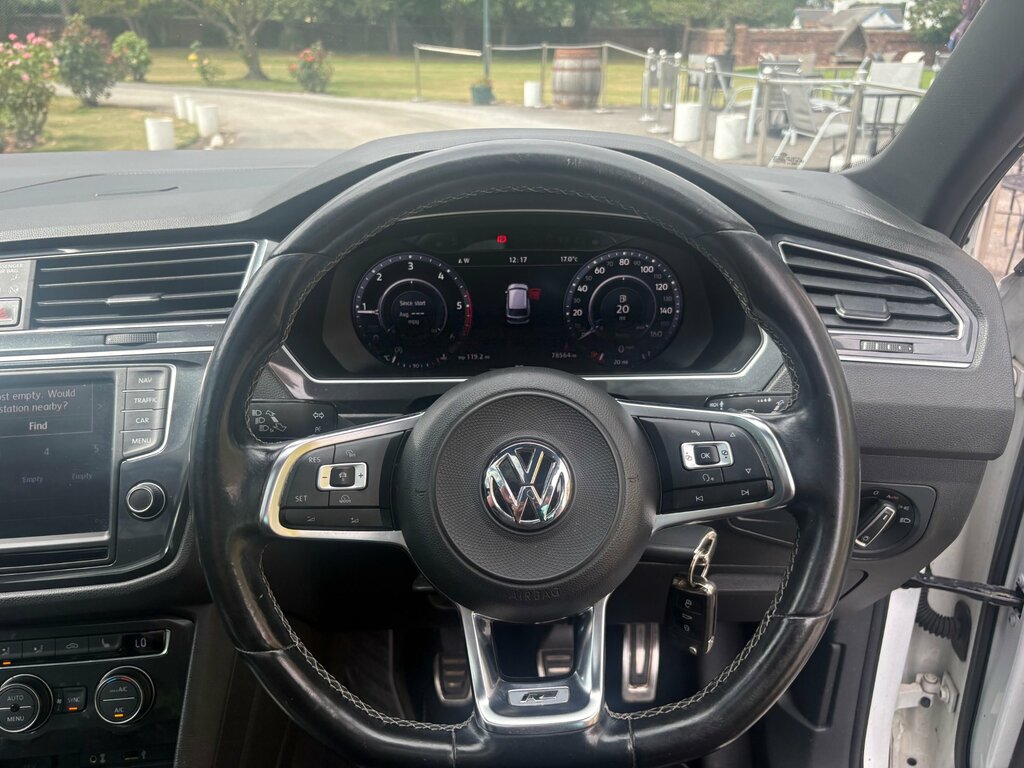 Volkswagen Tiguan 2.0 Tdi Bluemotion Tech Black #9