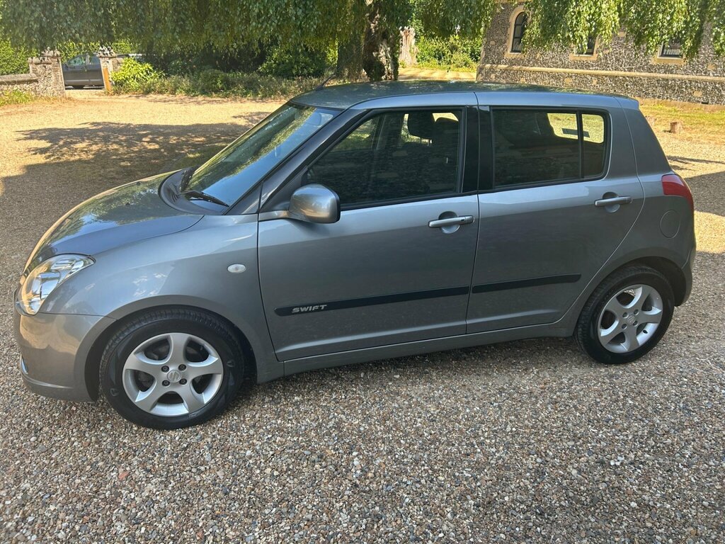 Suzuki Swift Gl 3-Door Black #8