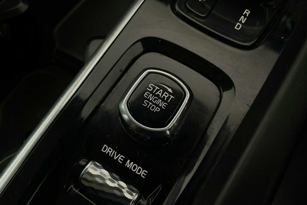 Volvo S60 2.0 B5p R Design White #17