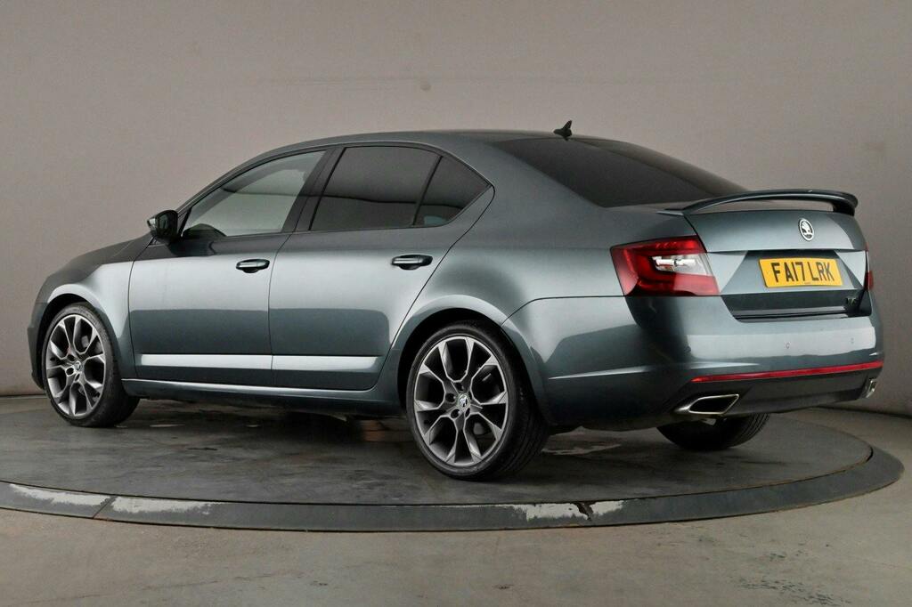 Skoda Octavia 2.0 Tdi Vrs Hatchback Dsg Ss Grey #4