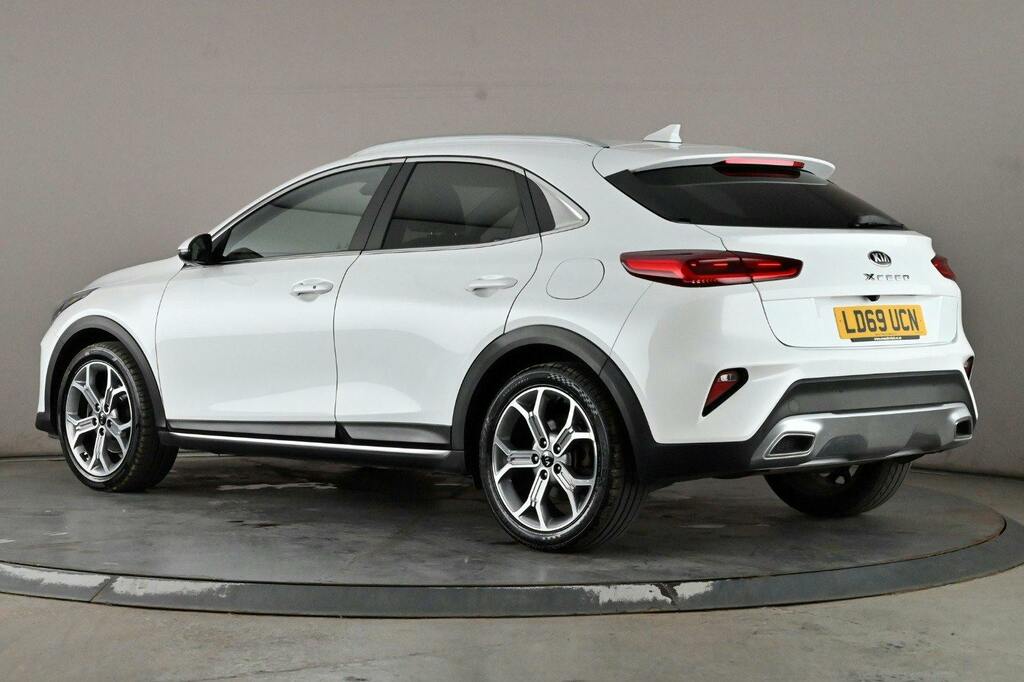 Kia Xceed 1.4 T Gdi 3 Suv Dct Ss White #4
