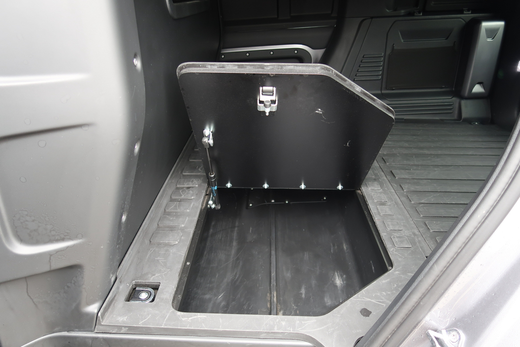 Land Rover Defender New Defender P525 #39