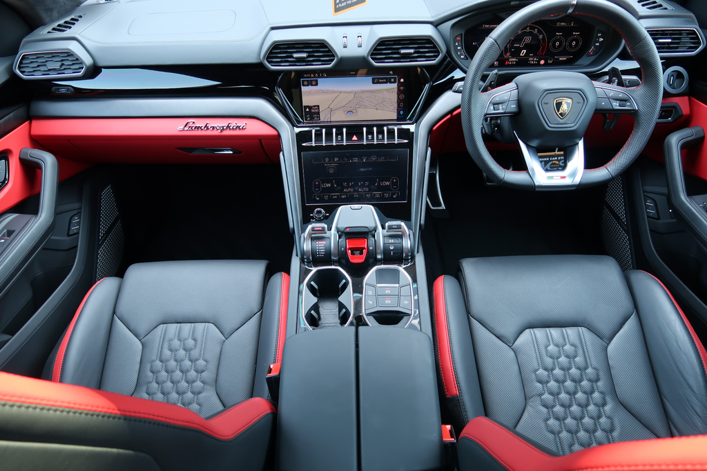 Lamborghini Urus Se #24