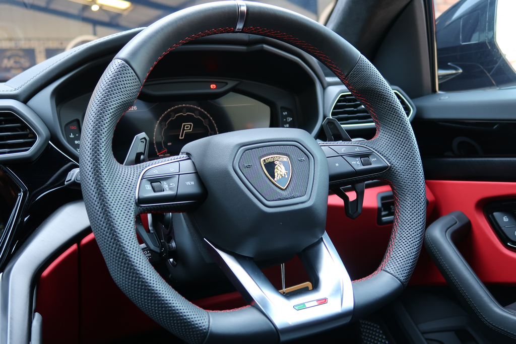 Lamborghini Urus Se #33