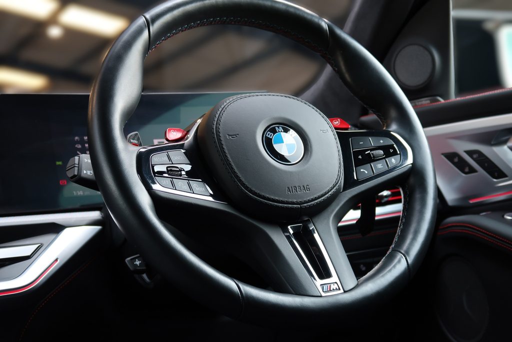 BMW XM Estate Black #38