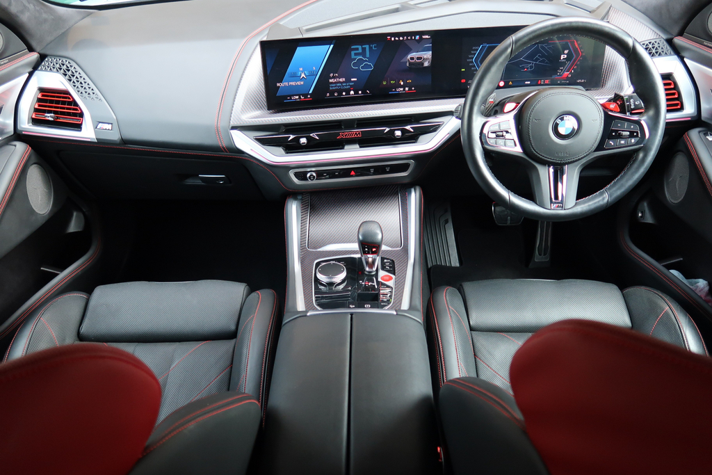 BMW XM Estate Black #35