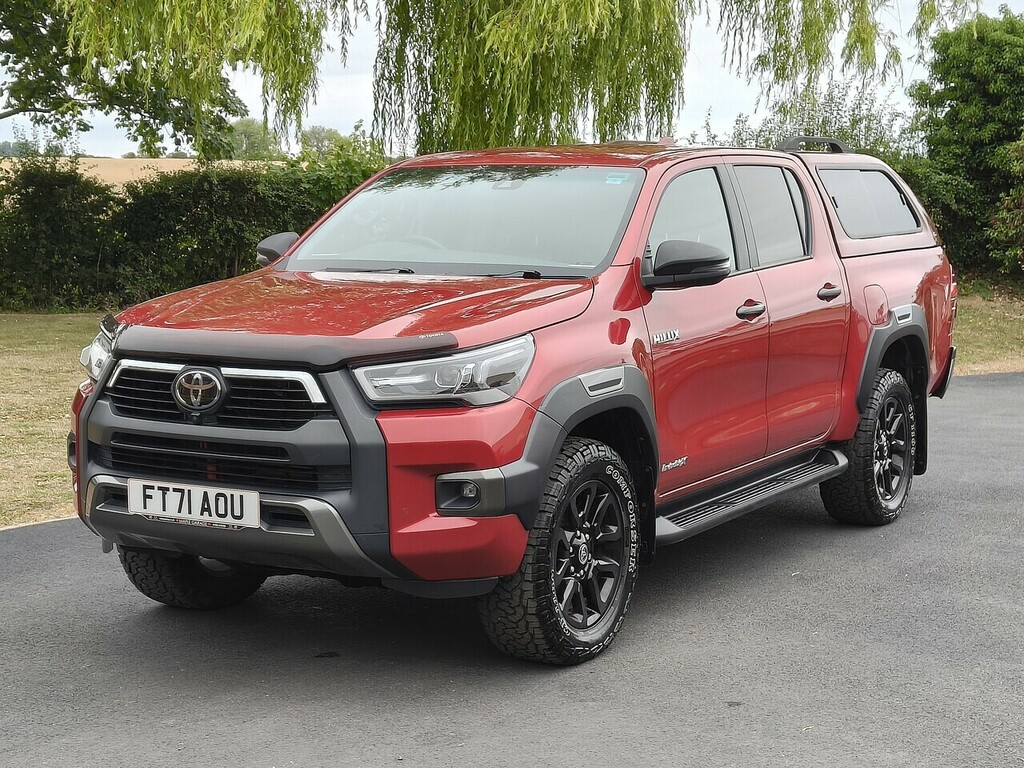 Toyota HILUX D-4d Invincible X Canopy Red
