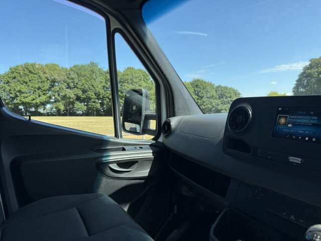 Mercedes-Benz Sprinter 2L Premium White #21