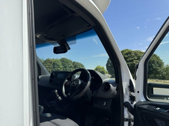 Mercedes-Benz Sprinter 2L Premium White #16