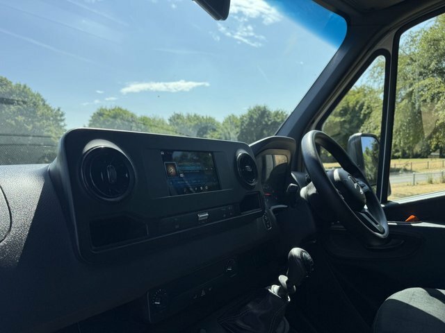 Mercedes-Benz Sprinter 2L Premium White #9