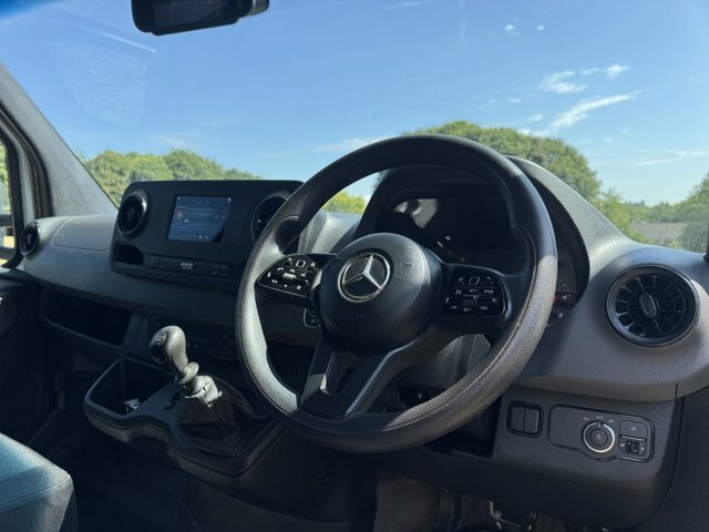 Mercedes-Benz Sprinter 2L Premium White #18