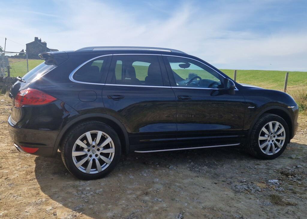 Porsche Cayenne V8 Turbo S Tiptronic Black #10