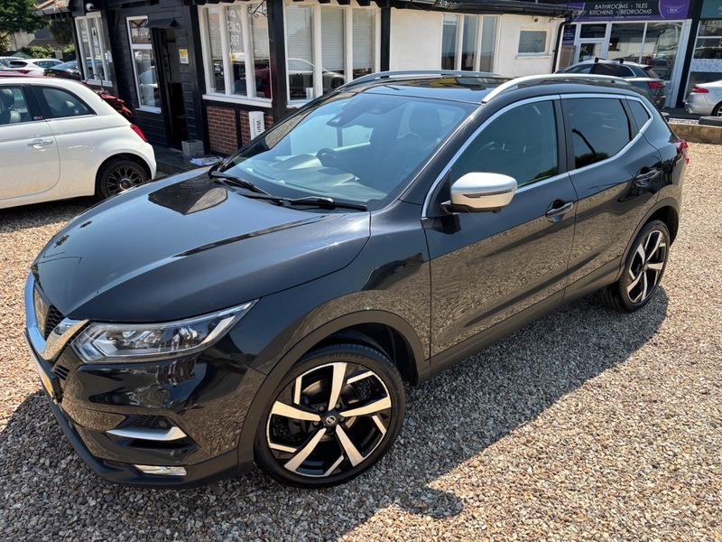 Nissan Qashqai 1.2 Dig-t Tekna Suv LP67EHY Black #2