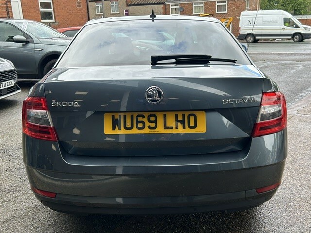 Skoda Octavia Hatchback 1.6 Tdi Scr Se L 2019 WU69LHO Grey #4