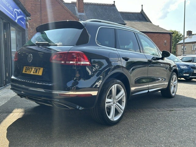 Volkswagen Touareg 3.0 Tdi V6 Bluemotion Tech R-line Plus Black #3