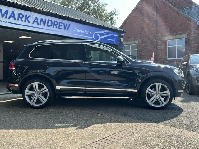 Volkswagen Touareg 3.0 Tdi V6 Bluemotion Tech R-line Plus Black #2