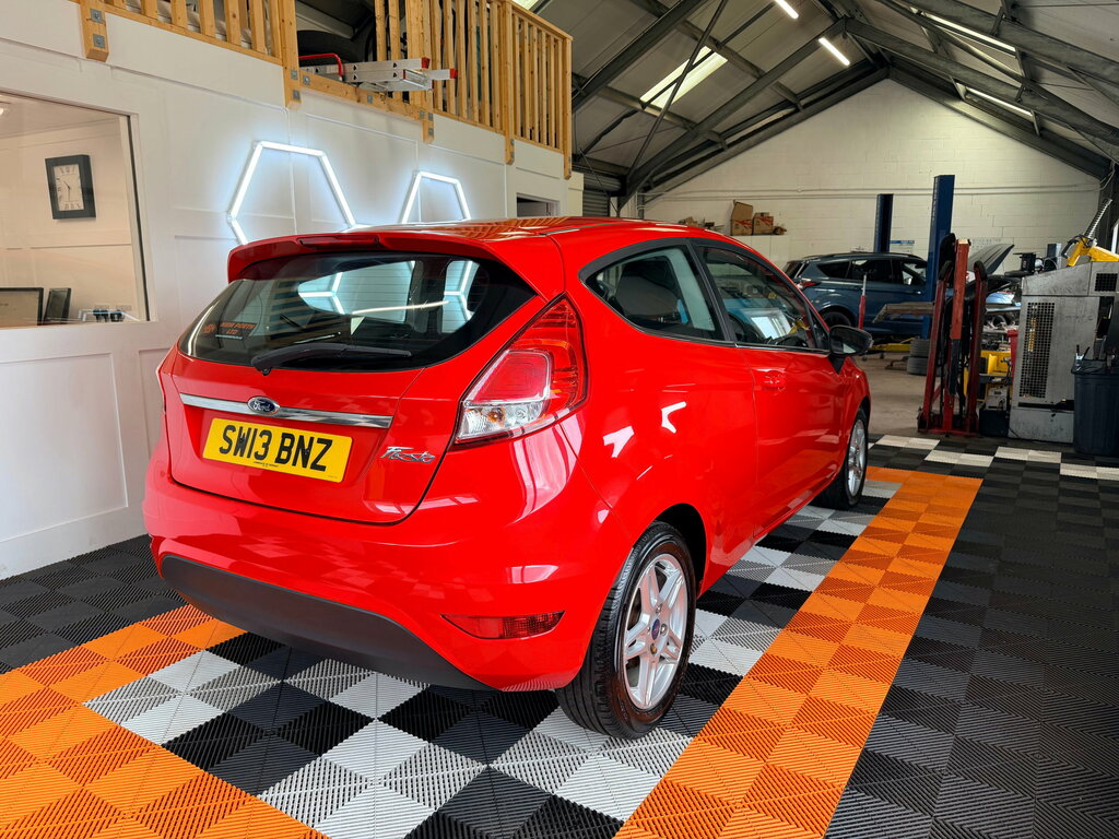 Ford Fiesta Fiesta Hatchback Red #3