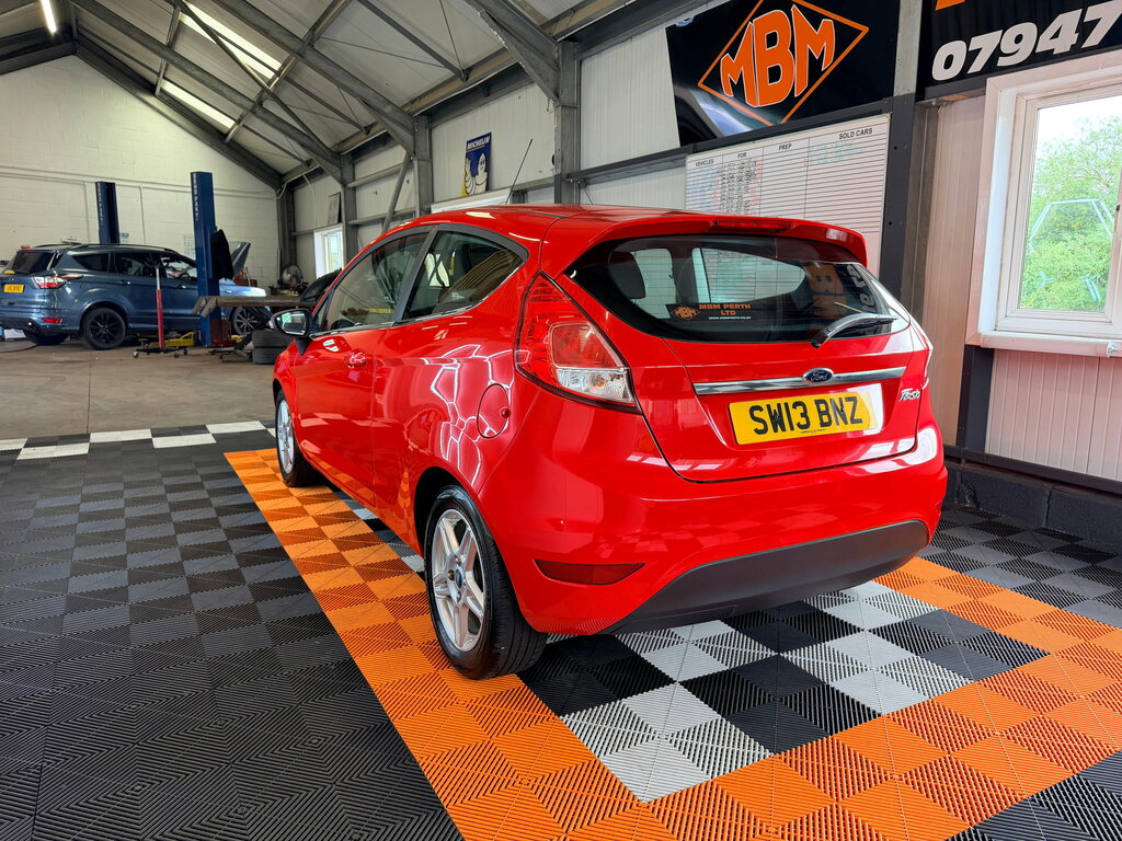 Ford Fiesta Fiesta Hatchback Red #4