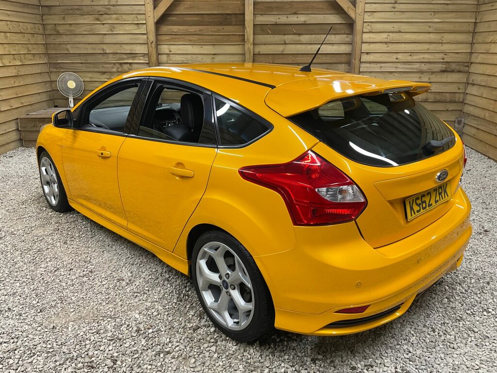 Ford Focus Ecoboost St-3 Hatchback Yellow #4